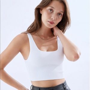 Aritzia babaton - Sculpt Knit Cropped Tank - white- size Small